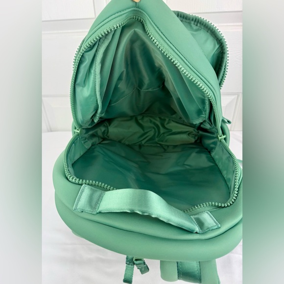 All In Motion Faux Neoprene Laptop Backpack Green, NWOT - Picture 5 of 11